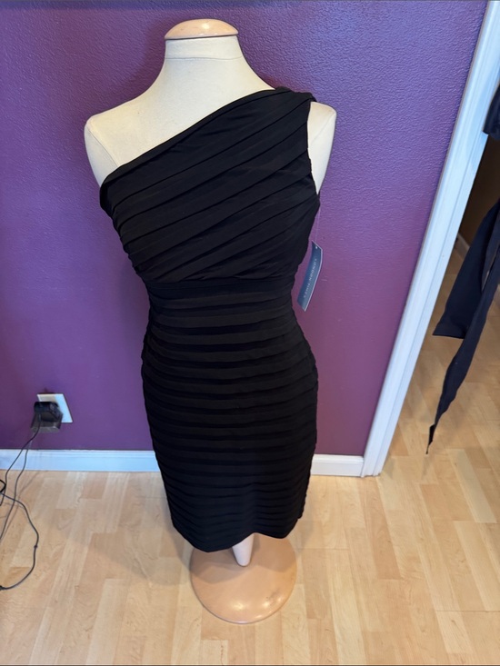 London Times Dresses & Skirts - London Times Black One-Shoulder Ruched Bodycon Dress